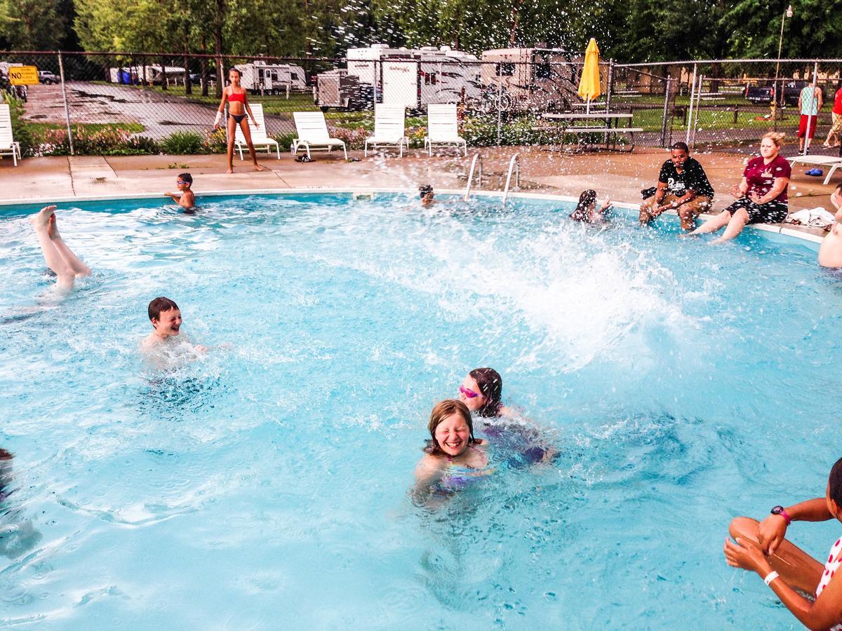 Отель Sandusky Koa Holiday Campground Экстерьер фото