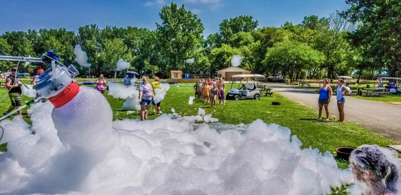 Отель Sandusky Koa Holiday Campground Экстерьер фото