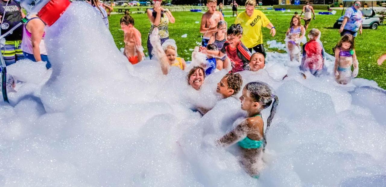 Отель Sandusky Koa Holiday Campground Экстерьер фото