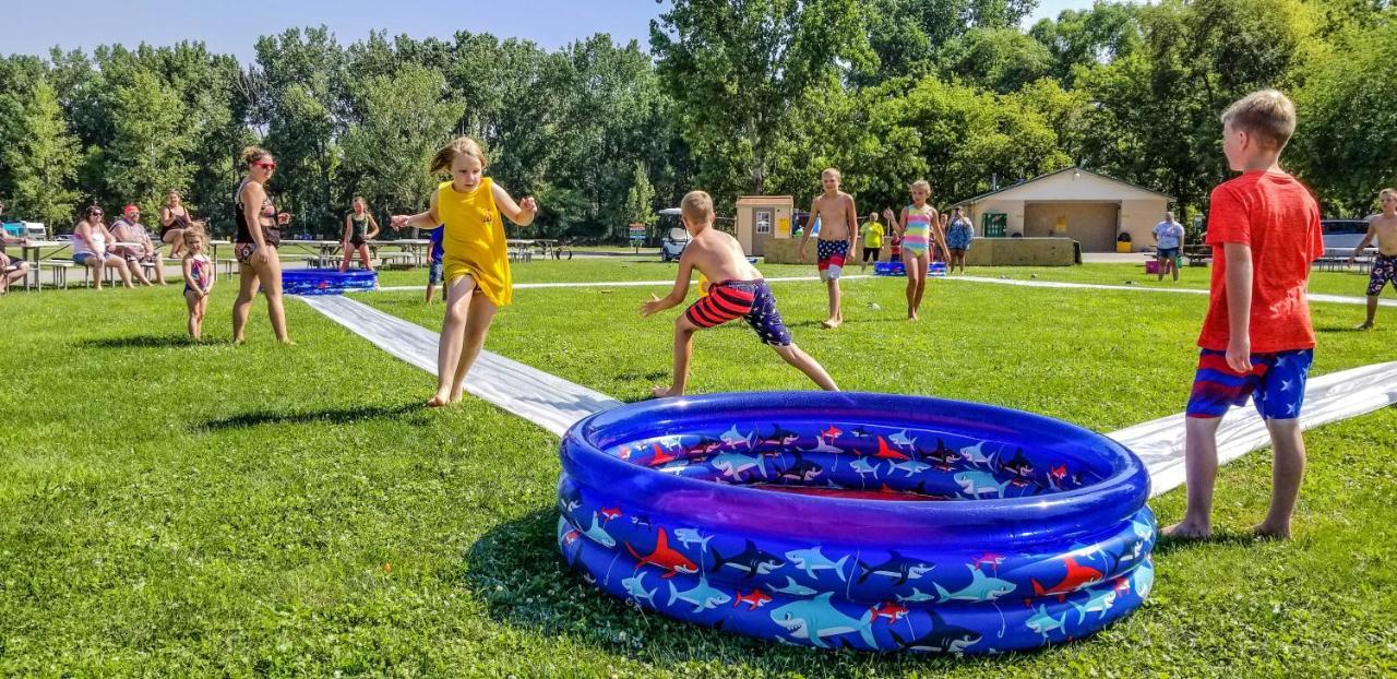 Отель Sandusky Koa Holiday Campground Экстерьер фото