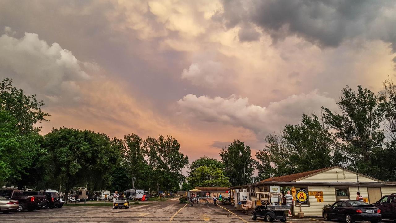 Отель Sandusky Koa Holiday Campground Экстерьер фото