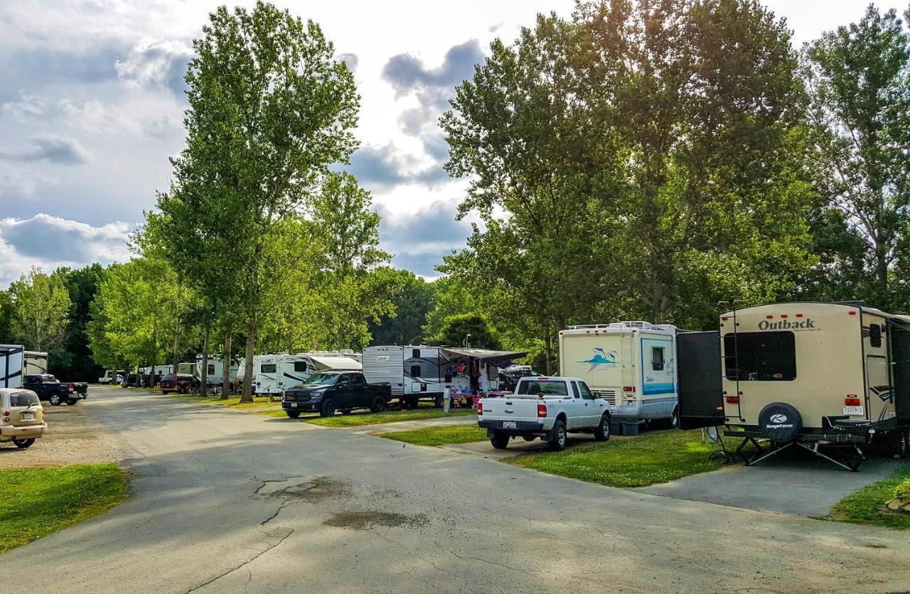 Отель Sandusky Koa Holiday Campground Экстерьер фото
